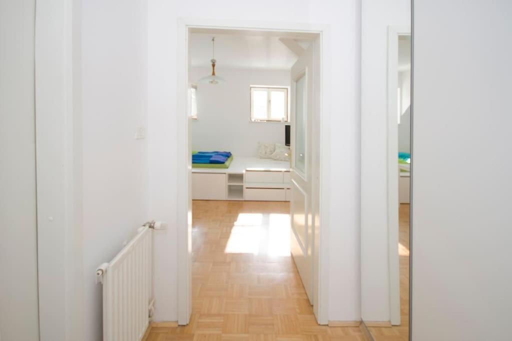 The Cute, Sunny Apartment In The Center +P Ljubljana Exterior photo