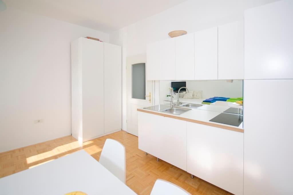 The Cute, Sunny Apartment In The Center +P Ljubljana Exterior photo